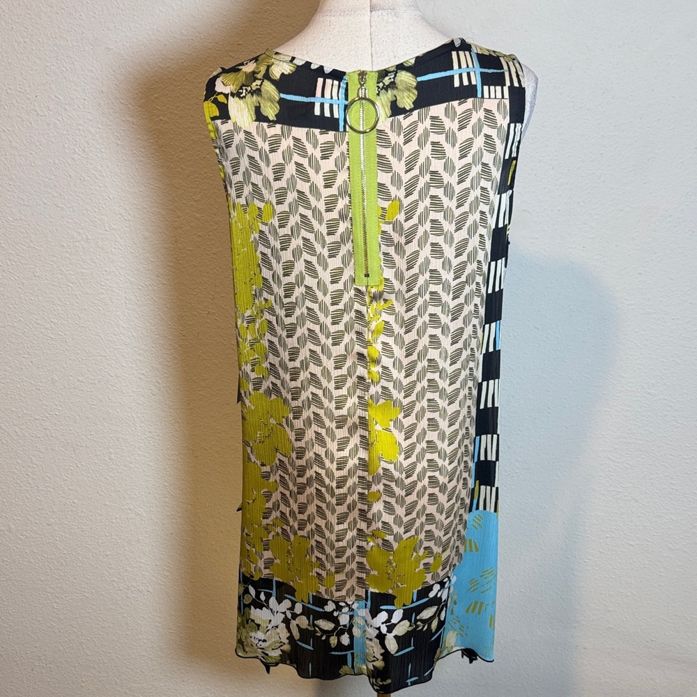 NWT IC Collection Colorful Floral Asymmetrical Sleeveless Blouse size Medium - Picture 7 of 16